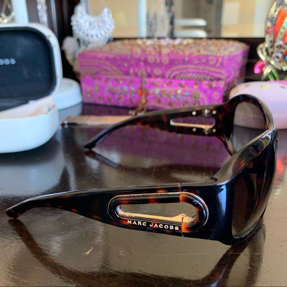 Marc Jacobs Gold Tortoise Sunglasses😎 - Picture 4 of 7